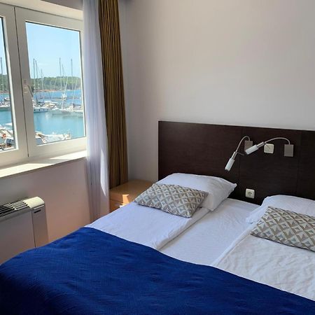 Apartment Aci Marina Cres Exteriör bild