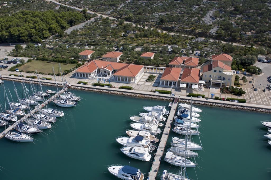 Apartment Aci Marina Cres Exteriör bild