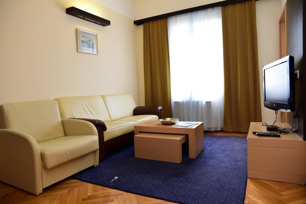 Apartment Aci Marina Cres Exteriör bild