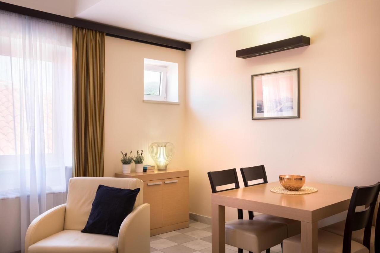 Apartment Aci Marina Cres Exteriör bild