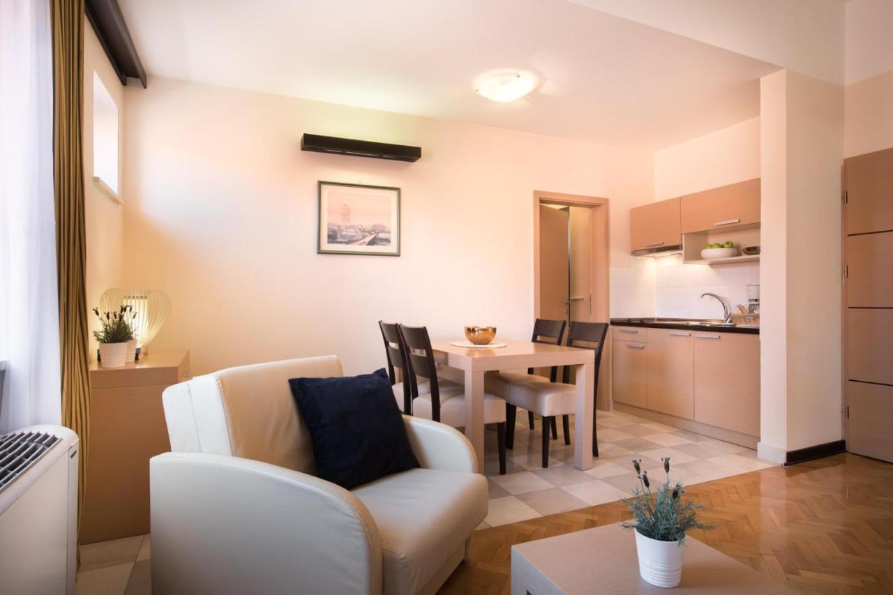Apartment Aci Marina Cres Exteriör bild