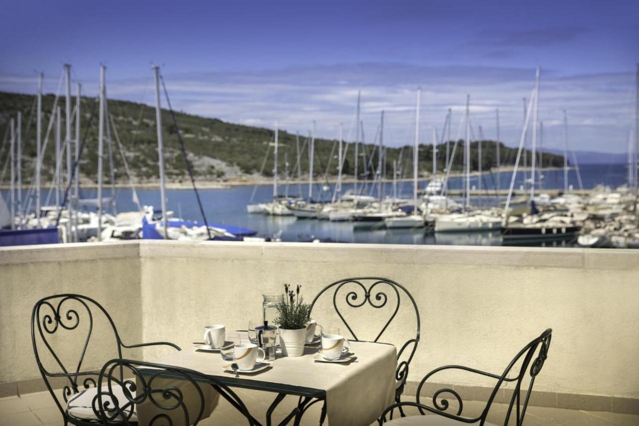 Apartment Aci Marina Cres Exteriör bild