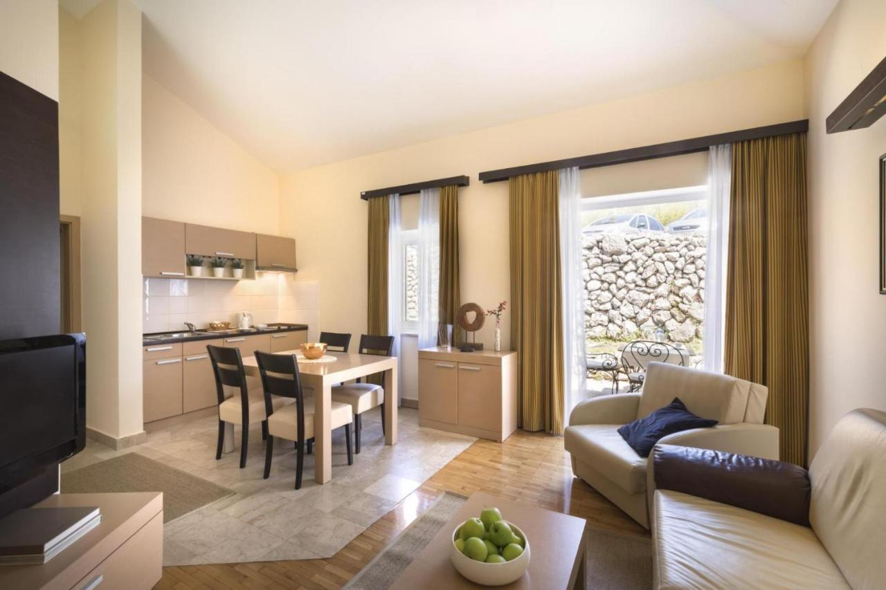 Apartment Aci Marina Cres Exteriör bild