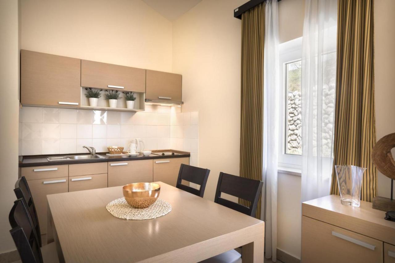 Apartment Aci Marina Cres Exteriör bild